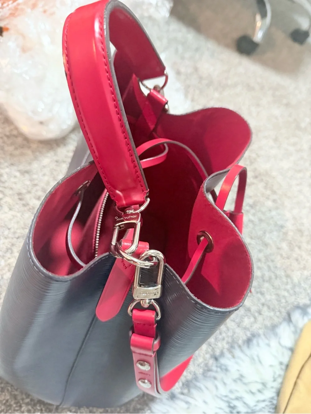 Louis Vuitton NeoNoe BB epi leather navy/red bucket bag